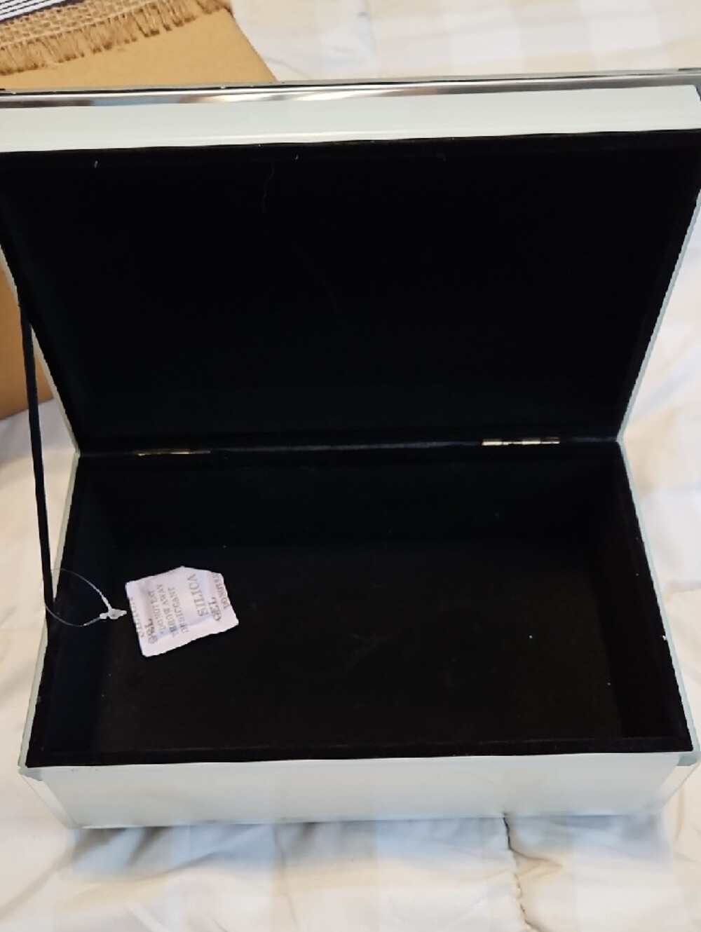 Decorative Jewerly Box with Crystal Accent - - Picture 3 of 8